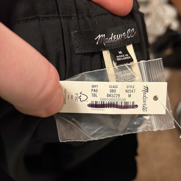 Madewell Seamed Pull-On Paperbag Shorts in Softdrape - Picture 9 of 9